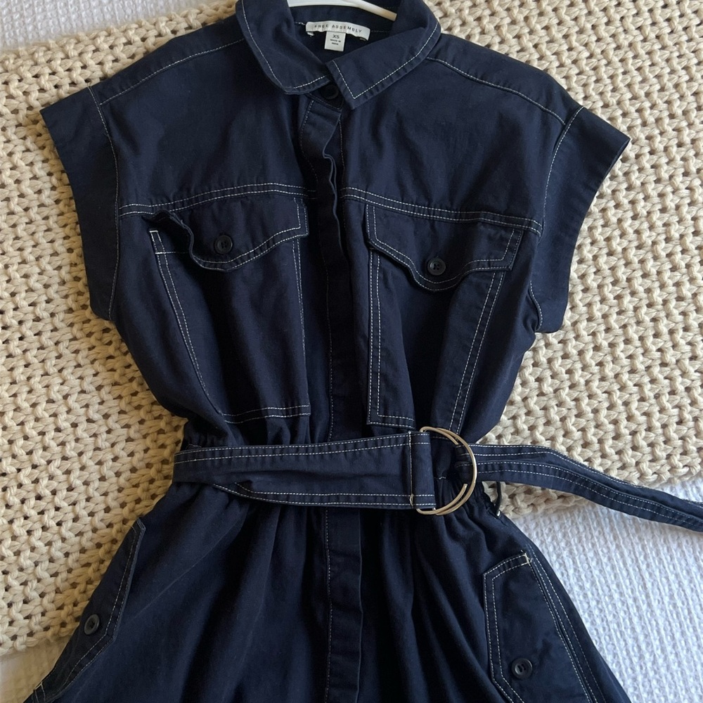 Free assembly dress